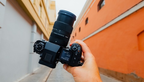 Why You Should Treat Your Zoom Lens Like a Prime